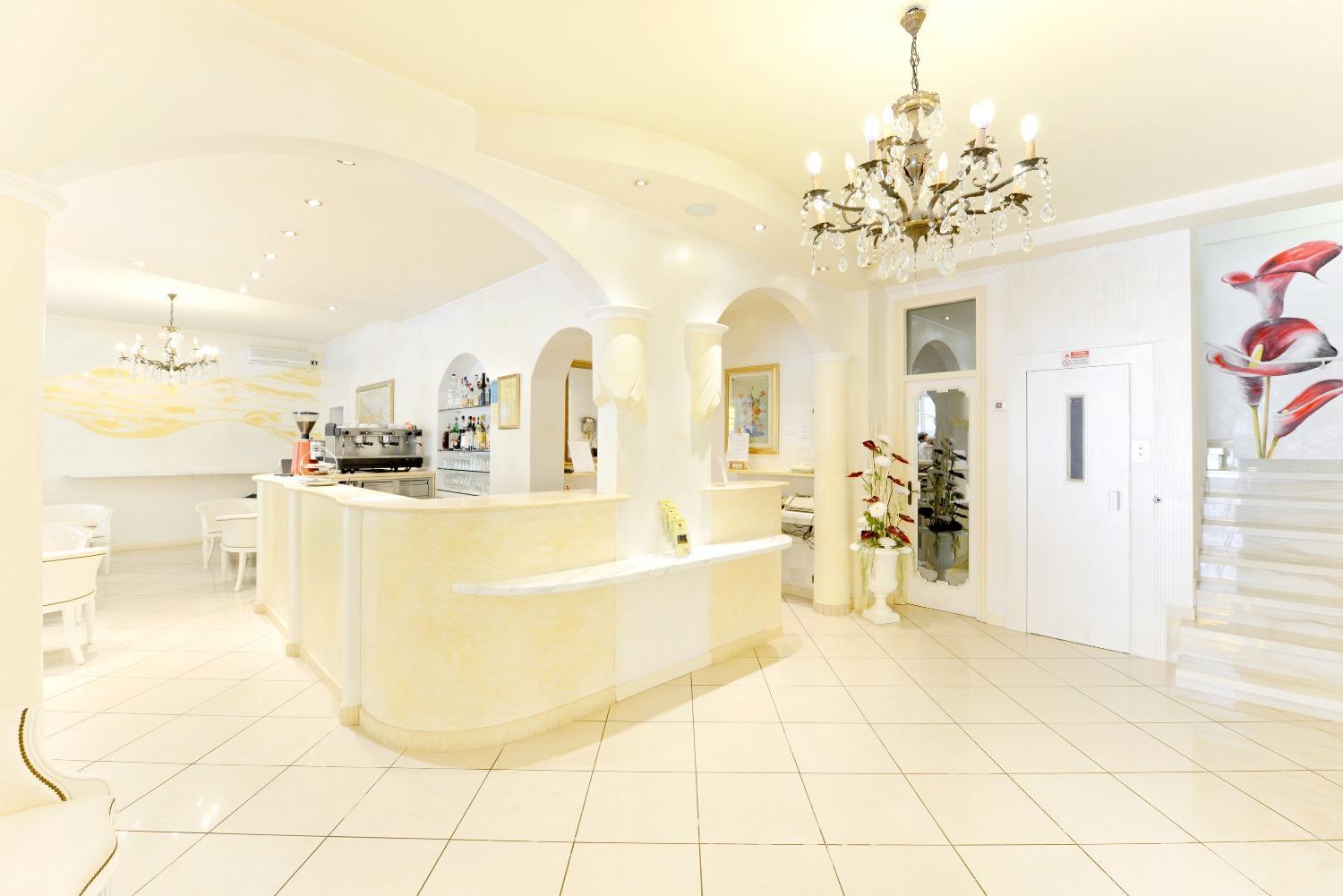 Hotel Gioiosa チェゼナーティコ エクステリア 写真