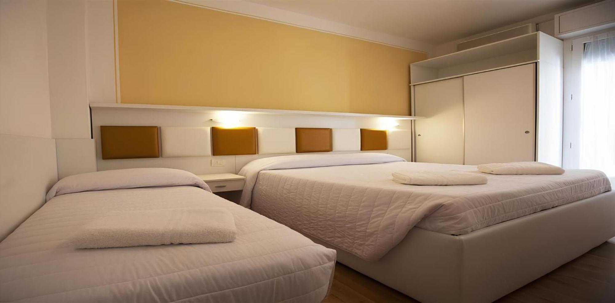 Hotel Gioiosa チェゼナーティコ エクステリア 写真
