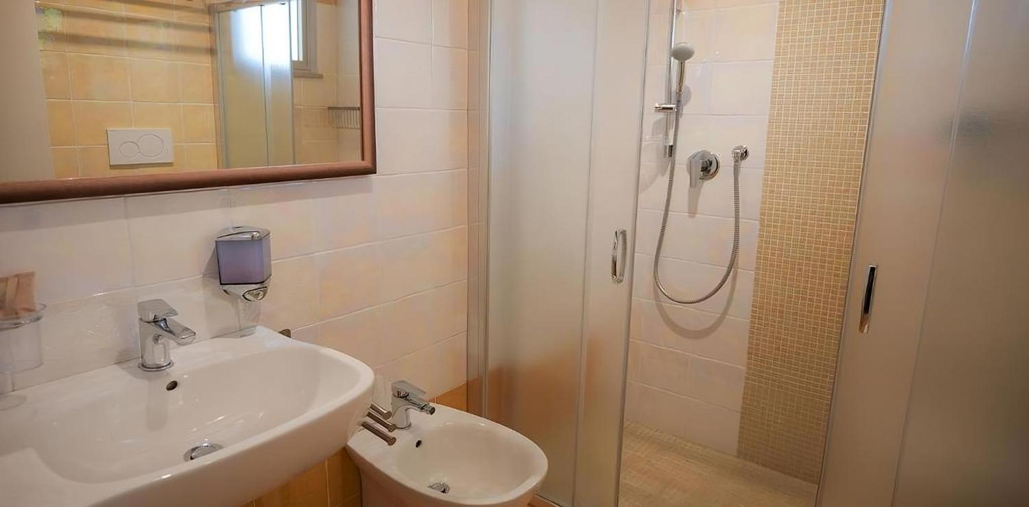 Hotel Gioiosa チェゼナーティコ エクステリア 写真