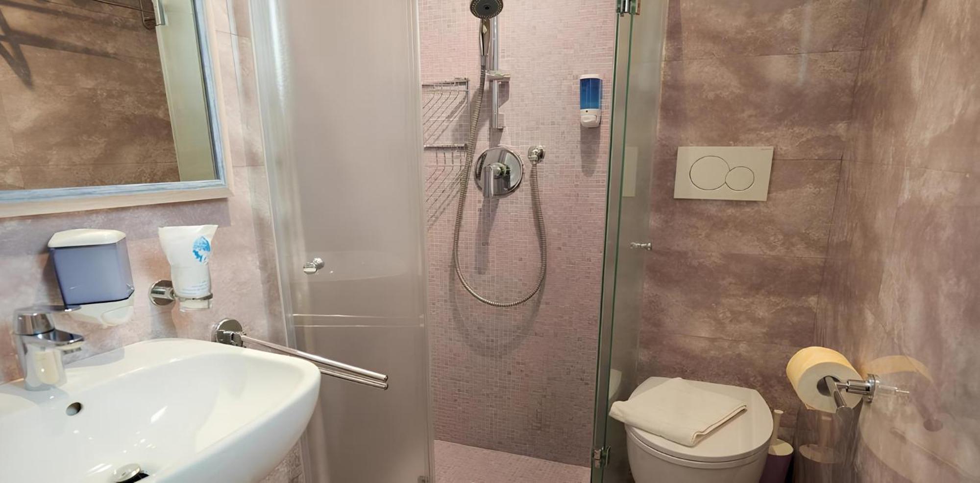 Hotel Gioiosa チェゼナーティコ エクステリア 写真
