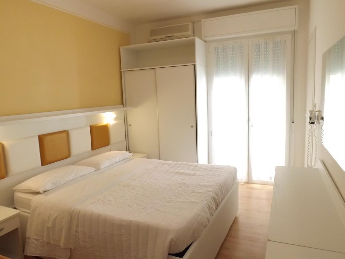 Hotel Gioiosa チェゼナーティコ エクステリア 写真