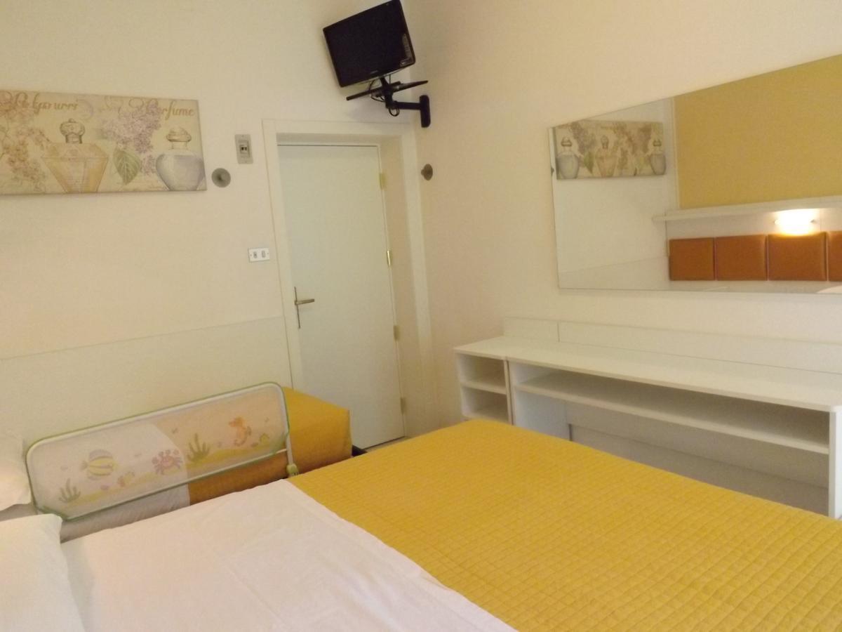 Hotel Gioiosa チェゼナーティコ エクステリア 写真