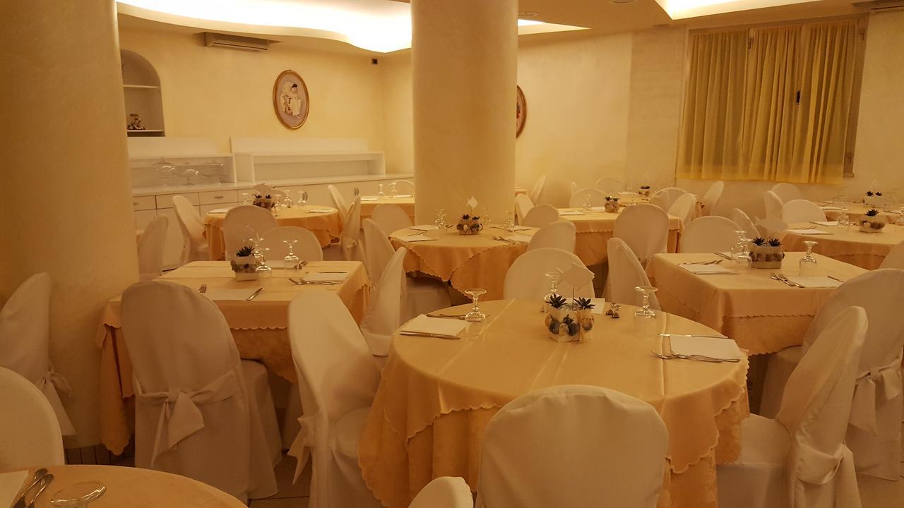 Hotel Gioiosa チェゼナーティコ エクステリア 写真