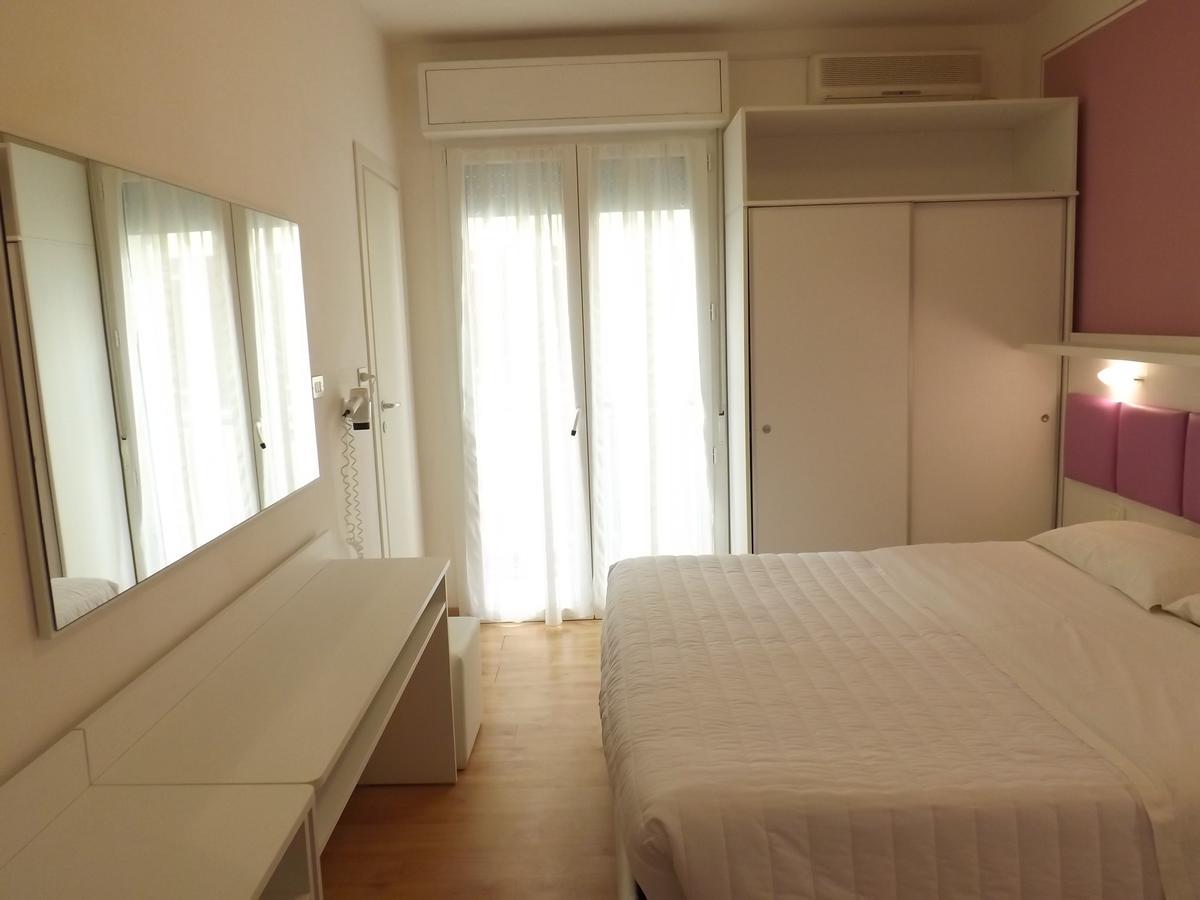 Hotel Gioiosa チェゼナーティコ エクステリア 写真